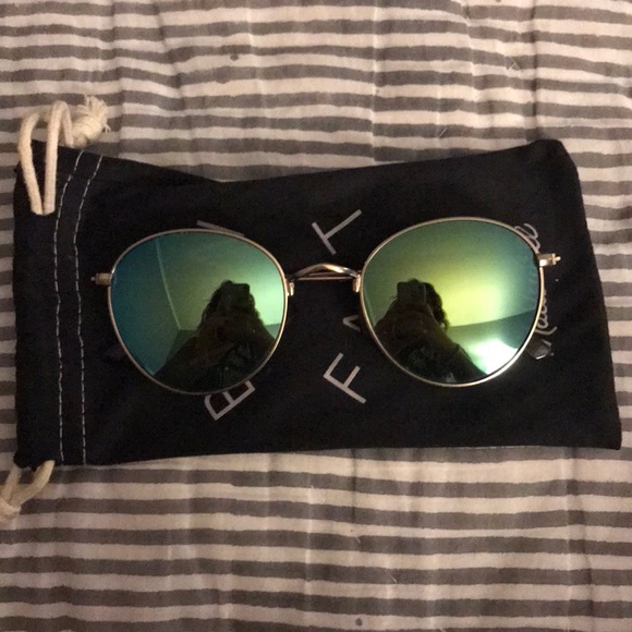 Madewell Accessories - Madewell reflective sunglasses